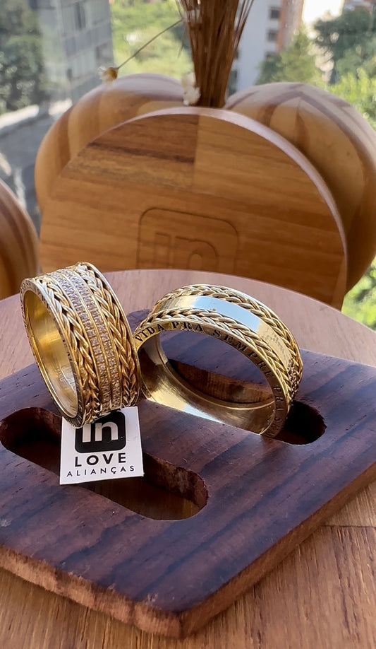 Alianças de Casamento em Ouro 18k - Modelo Pra Sempre | 8mm | 12x R$1.453,33