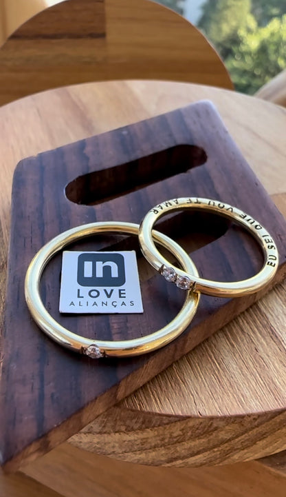 Alianças de Casamento em Ouro 18k - Modelo Sinais | 2mm | 12x R$499,16