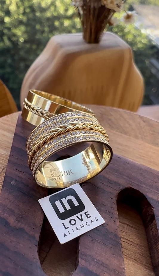 Alianças de Casamento em Ouro 18k - Modelo Iluminar | 8mm | 12x R$890