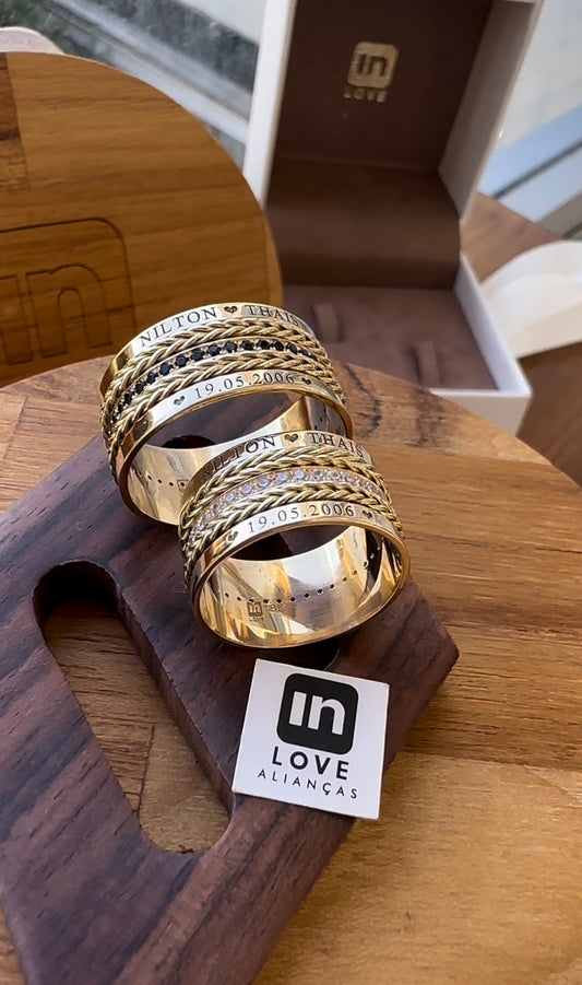 Alianças de Casamento em Ouro 18k - Modelo Nosso Dia | 10mm | 12x R$1.390